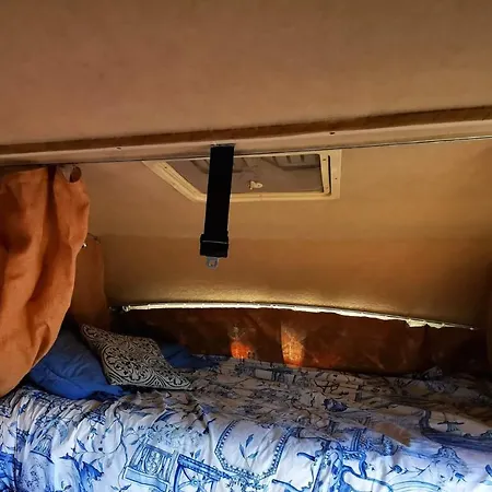 Rent A 'Le Voyageur' Camper Van With Blue Classics * 波尔蒂芒
